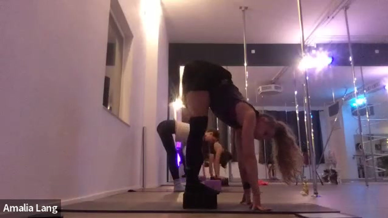 28.11.2021 - SPLITS - Inverted Standing Splits